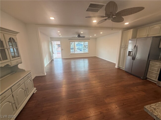 Building Photo - 1502 Christina Dr