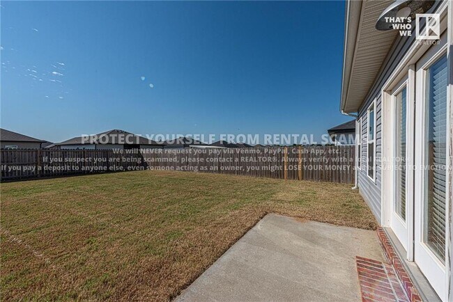 Building Photo - 211 Grove Ln