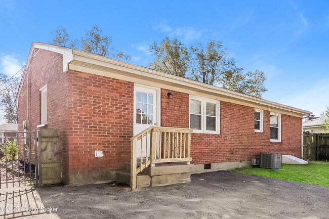 Building Photo - 215 Kim Ct