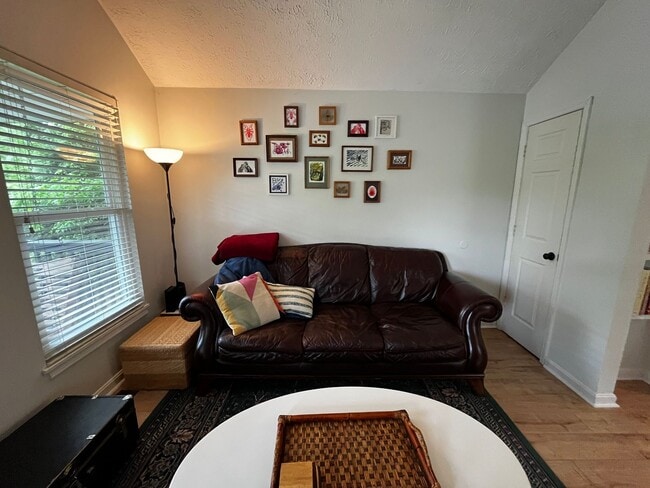 Building Photo - FURNISHED 2-BED w/OFFICE IN SHELBY PARK