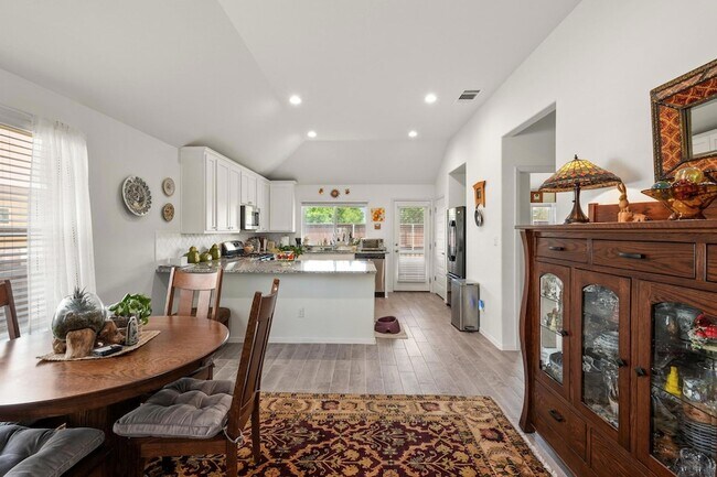 Building Photo - 128 Riverhill Dr