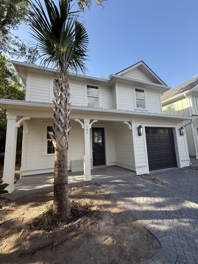 Primary Photo - 209 Halyard Dr