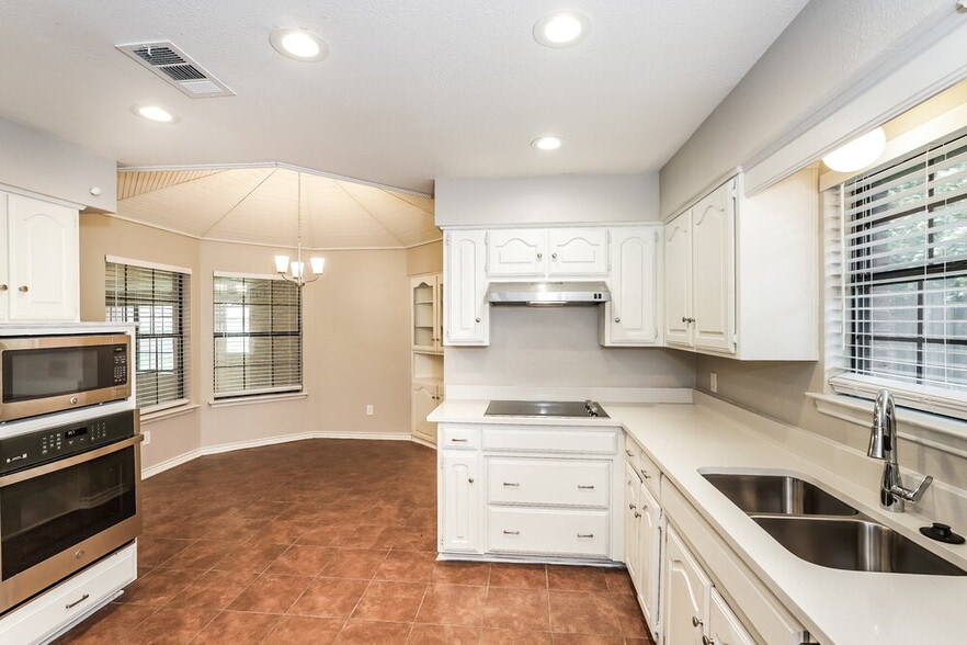 Building Photo - 716 Havencrest Dr
