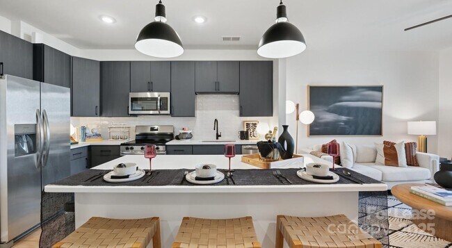 Building Photo - 1007 S Mint St