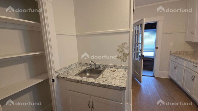 Building Photo - 46 E Main St