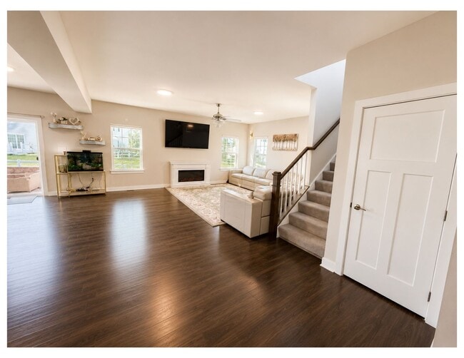 Building Photo - 805 Llanelli Dr