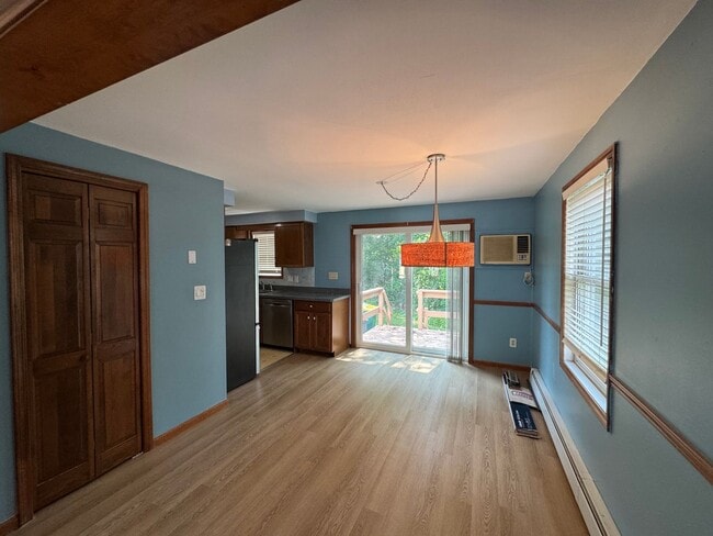 Building Photo - Woburn Townhouse| 2 Bed 1.5 Bath| Availabl...