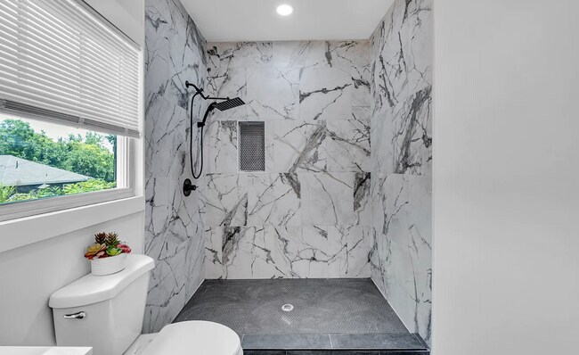 Building Photo - 1521 36th Pl N