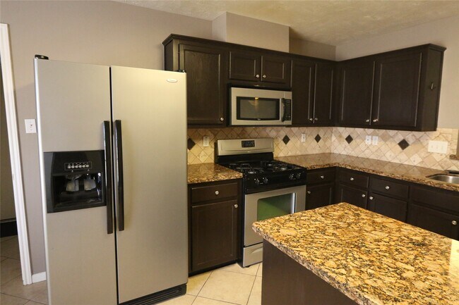 Building Photo - 10811 Burkes Garden Dr
