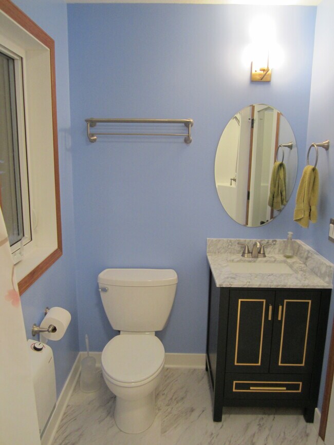 Upstairs bath - 3622 Humboldt Ave N