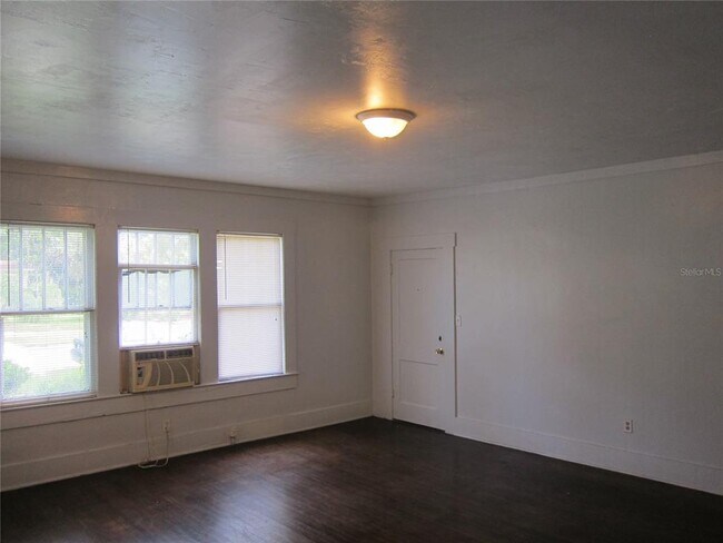 Building Photo - 505 NE 9th Ave