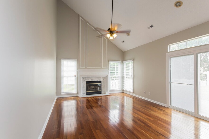 Building Photo - 8301 Tonawanda Dr