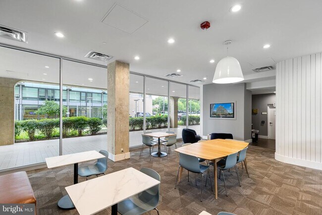 Building Photo - 1101 3rd St SW