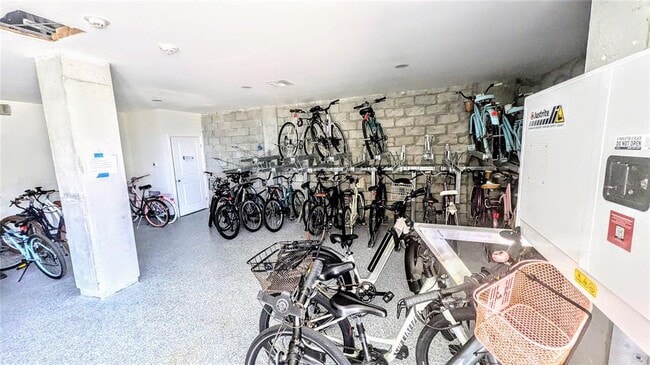 Building Photo - 4822 Ocean Blvd