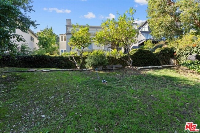 Building Photo - 2258 Moreno Dr