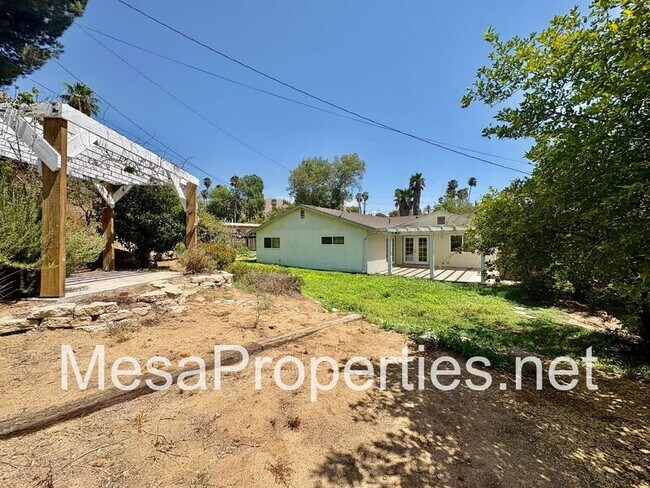 Building Photo - 561 Spruce St