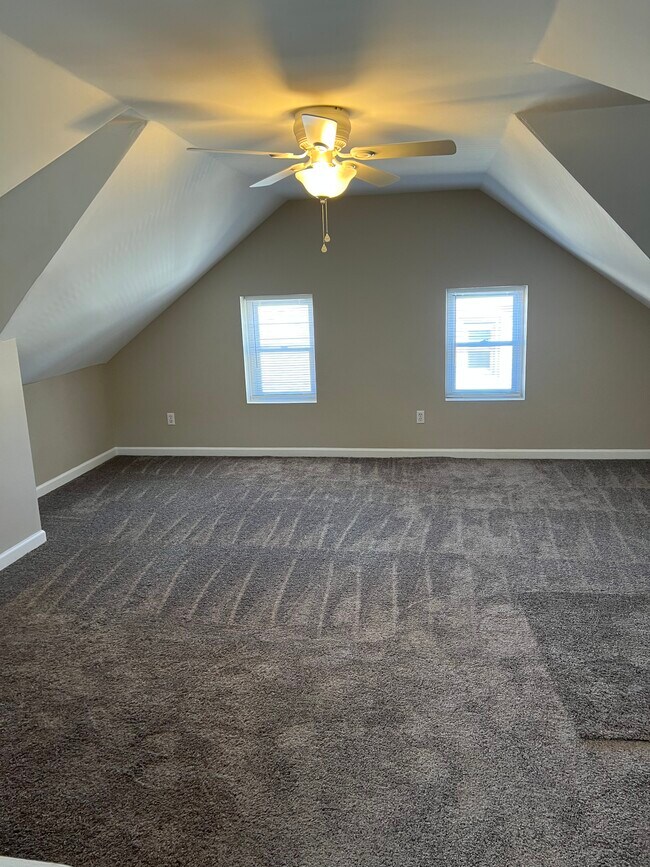 Building Photo - 140 W Evergreen St