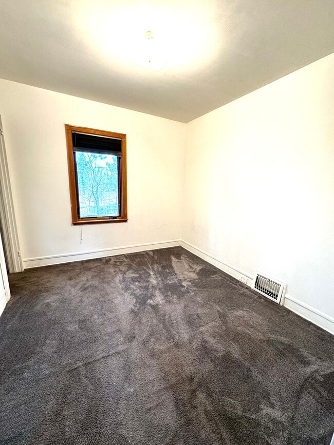 Building Photo - AVAILABLE August 15th - 2 BED, 1 BATH HOME