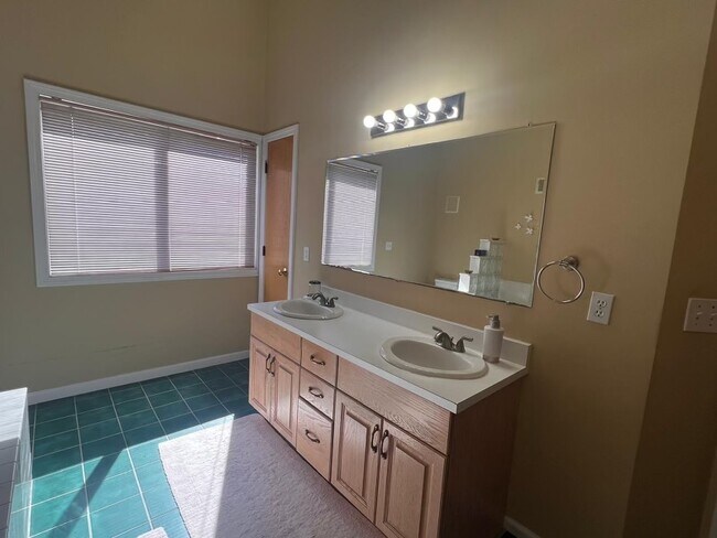 Building Photo - 227 Captain Eames Cir