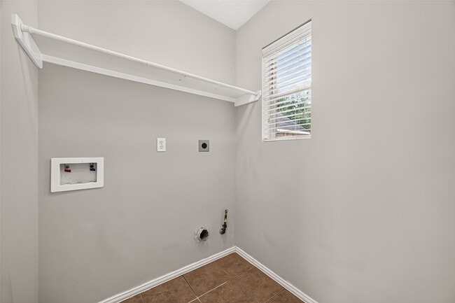 Building Photo - 11915 Lois Ln Dr