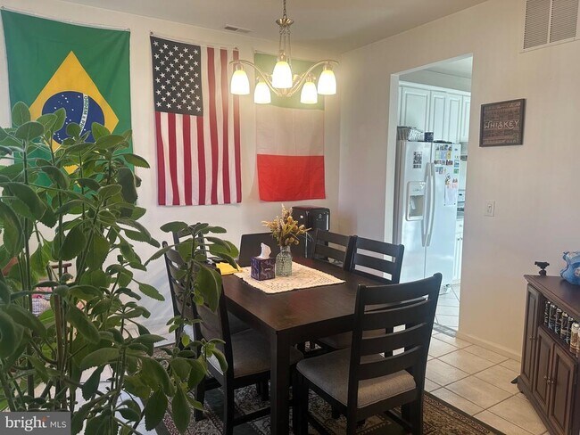 Building Photo - 19 Eldridge Dr