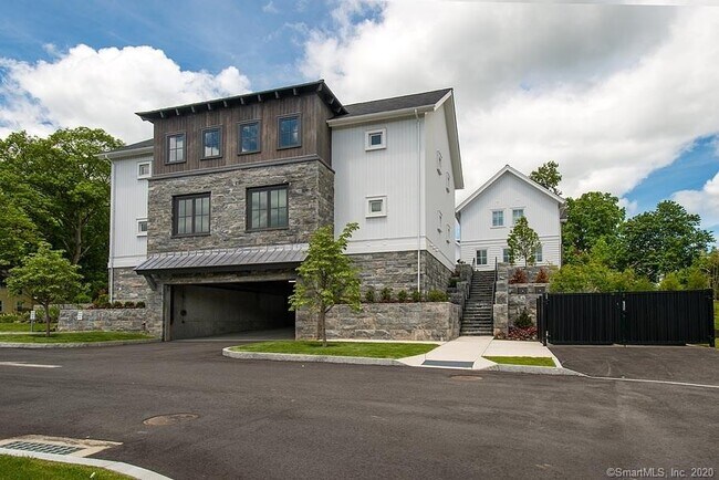Building Photo - 4 Morningside Dr N