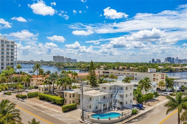 Building Photo - 3101 Bayshore Dr