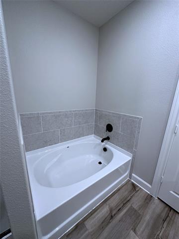 Building Photo - 2024 Brentwood Dr