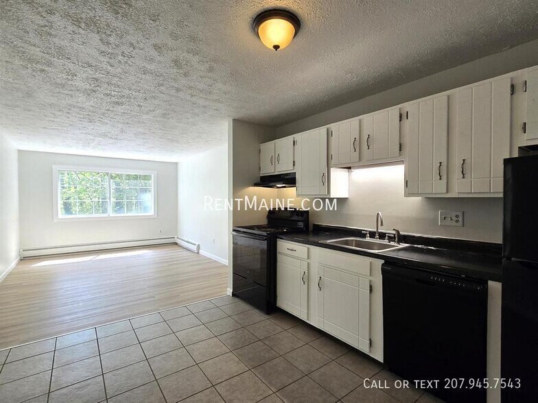 Building Photo - 10 Tall Pines Dr