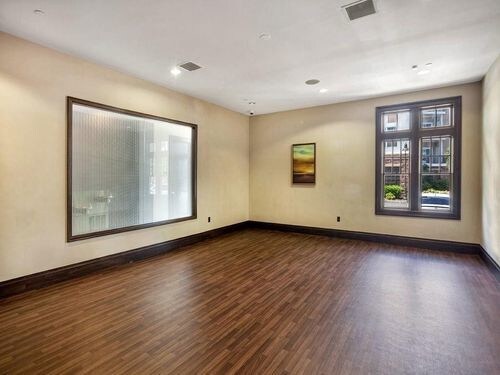 Building Photo - 450 Orient Way