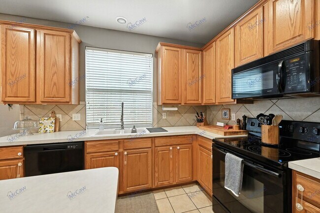 Building Photo - 7912 Adobe Dr