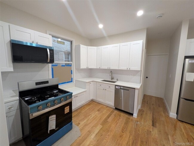 Building Photo - 104-55 42nd Ave