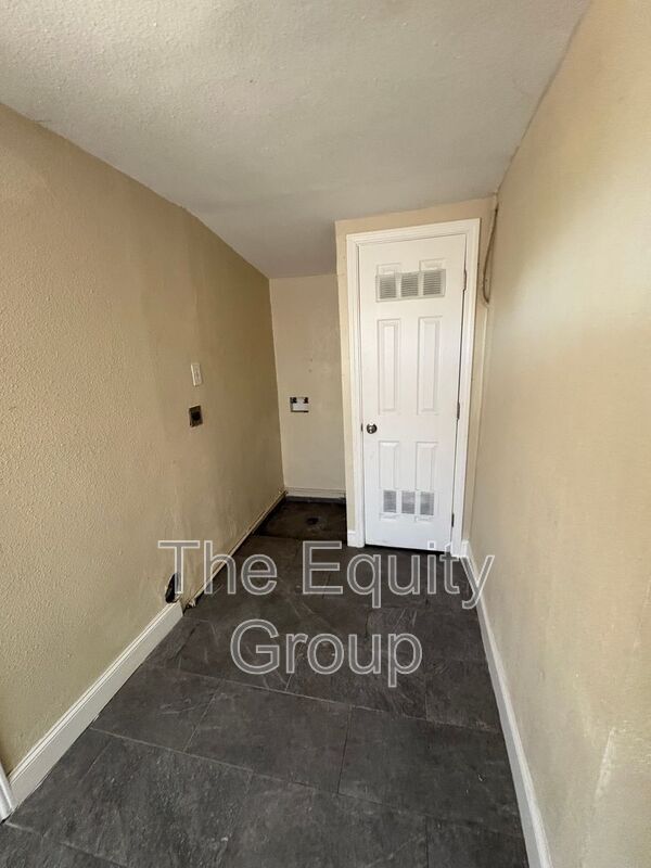 Building Photo - 13405 Ave 432