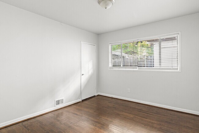 Building Photo - 2788 Lancaster Dr