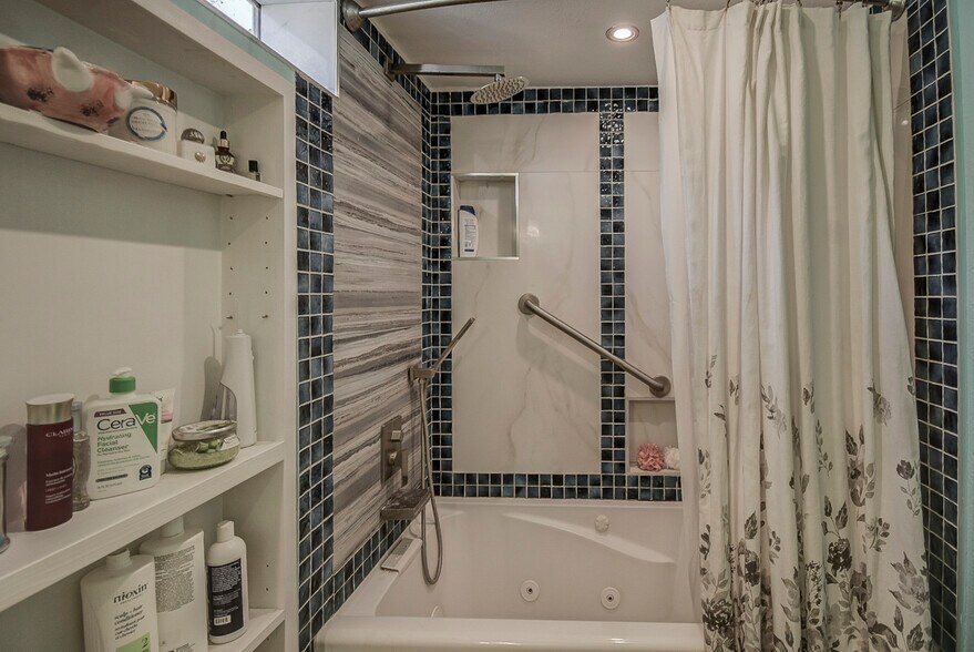 Building Photo - 11 Seamist Ct