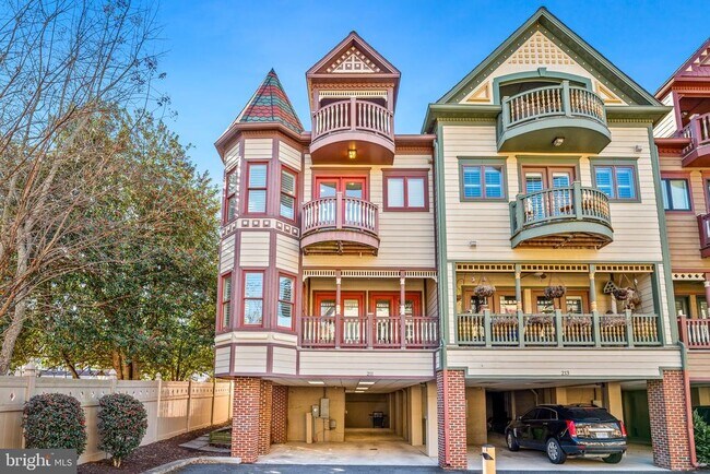 Building Photo - 211 Mill St