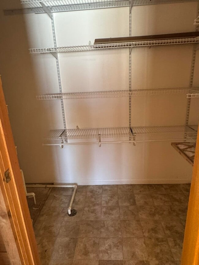 Building Photo - 3079 Pittsview Dr