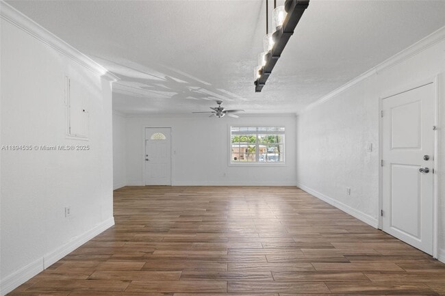 Building Photo - 6381 SW 39th St