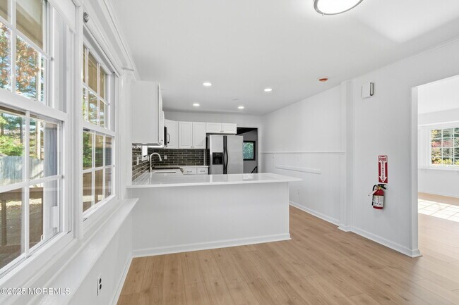 Building Photo - 218 Holly Ave