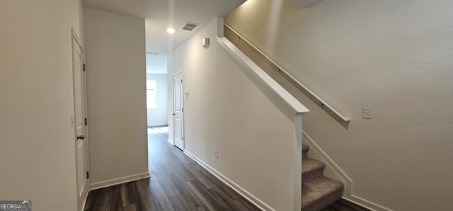 Building Photo - 304 Hynes Dr