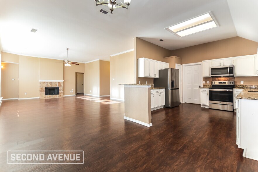 Building Photo - 616 Elm Falls Pl