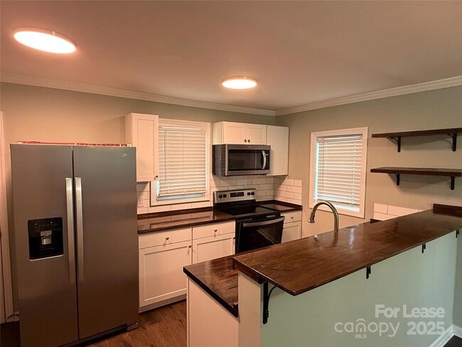 Building Photo - 820 Hamrick St