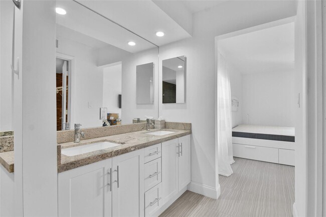 Building Photo - 4201 N Ocean Dr