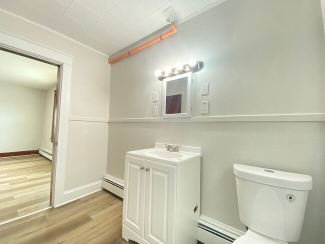 Building Photo - 125 N Main St