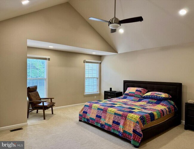 Building Photo - 240 Torrey Pine Ct