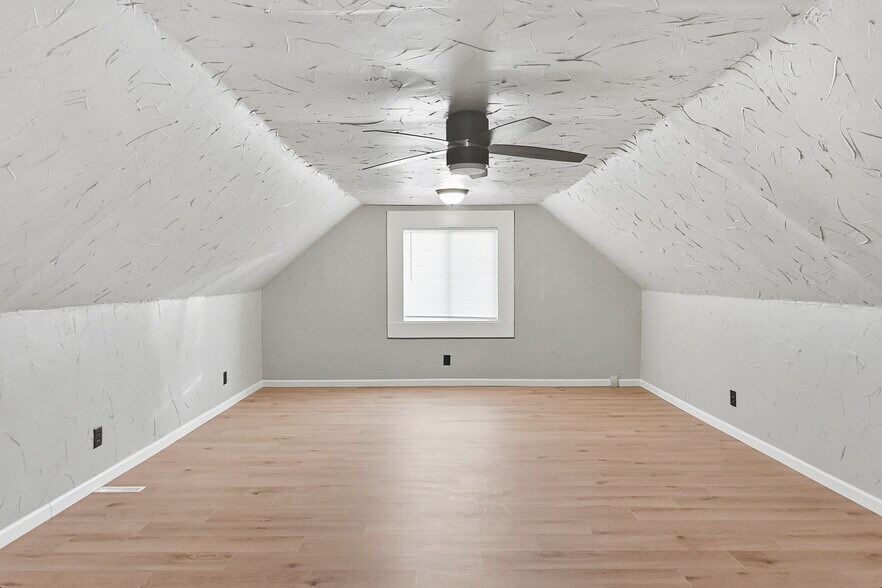 Building Photo - 4677 N 60th St