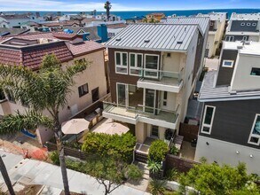 Building Photo - Contemporary luxury in a prime beachside l...