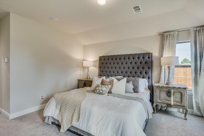 Building Photo - 2103 Silsbee Ct