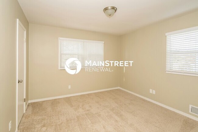 Building Photo - 3 Bedroom Pet-Friendly Home in Birmingham, AL with Main Street Renewal
