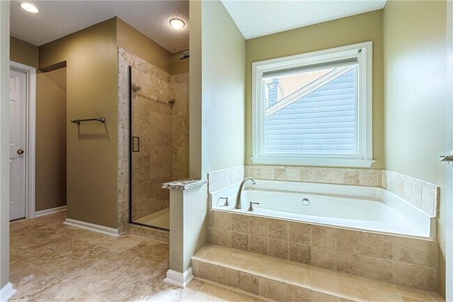 Building Photo - 13646 Weycroft Cir